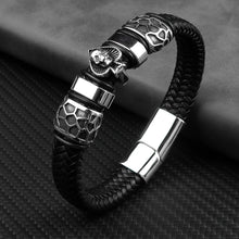 Cargar imagen en el visor de la galería, Pulseras de cuero trenzado MingAo de 12 x 6 mm, de acero inoxidable 316l, con dijes -cabeza de calavera y espadas - Pulsera punk.
