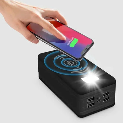 Cargador solar de 100.000 mAh y 120 W con 4 puertos USB para todo tipo de teléfonos móviles y dispositivos electrónicos.