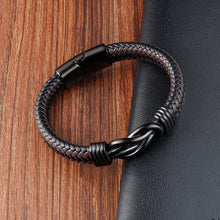 Cargar imagen en el visor de la galería, Pulsera de cuero genuino con adornos de acero inoxidable _  color negro/marrón, accesorios de múltiples capas.
